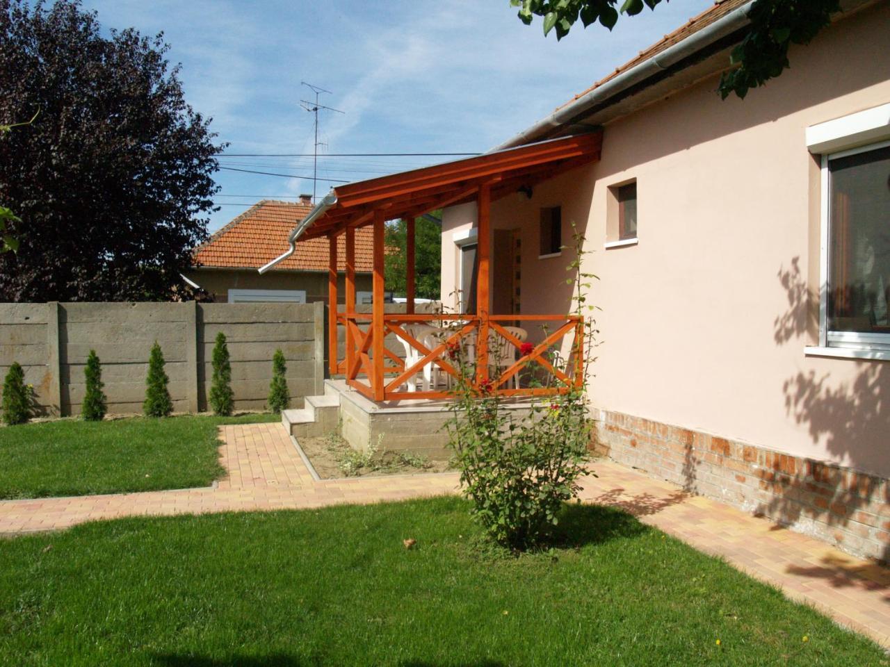 Liliom Apartman Gyula Εξωτερικό φωτογραφία