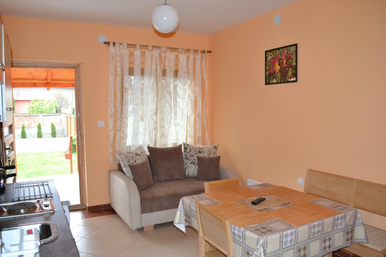 Liliom Apartman Gyula Εξωτερικό φωτογραφία