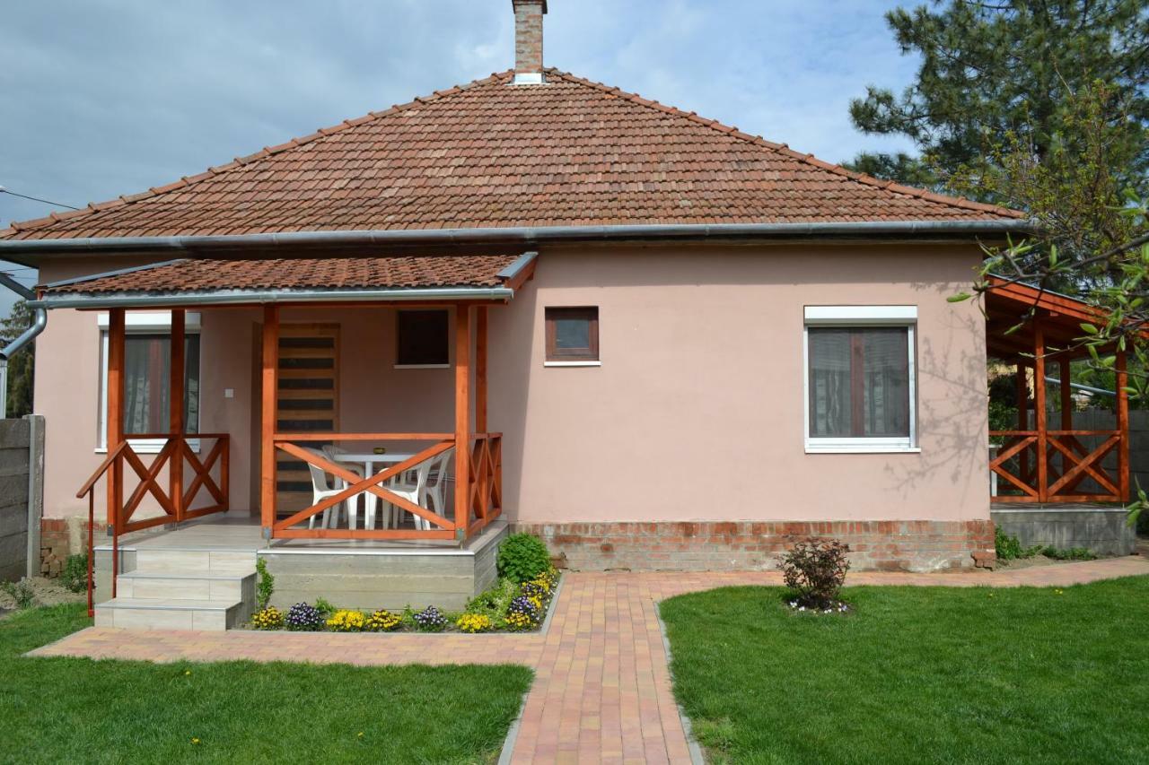 Liliom Apartman Gyula Εξωτερικό φωτογραφία