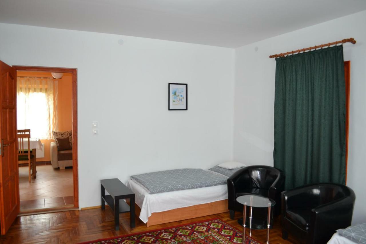 Liliom Apartman Gyula Εξωτερικό φωτογραφία