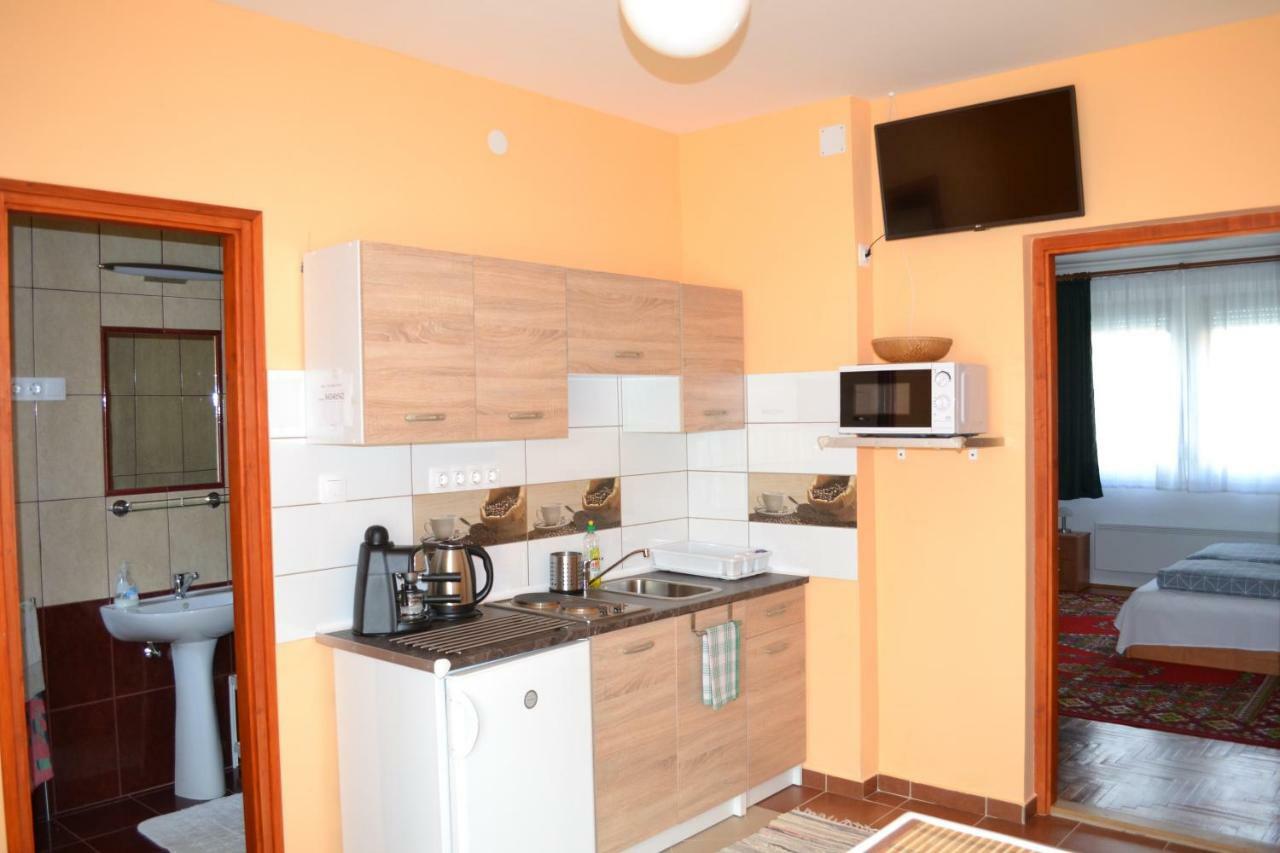 Liliom Apartman Gyula Εξωτερικό φωτογραφία